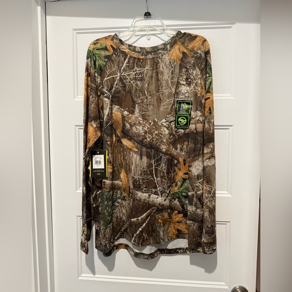Mossy Oak Other - NWT Mossy Oak Men's Camouflage Polyester Long Sleeve Shirt, size XL